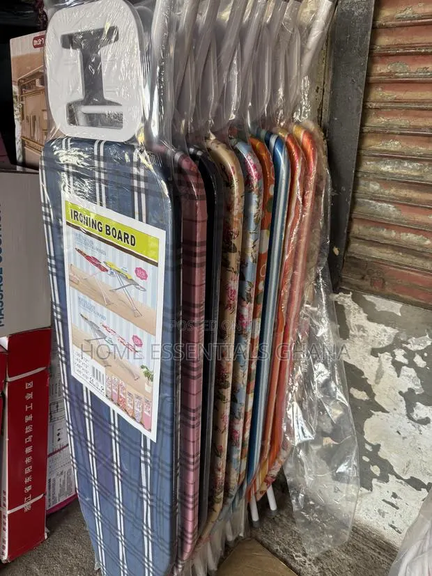 Durable Metalic Ironing Board · Photo 1