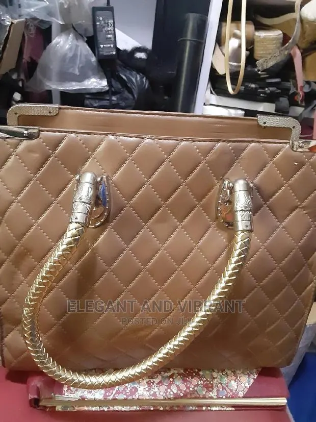 Brand New Bag With a Little Mark on the Side · Photo 1