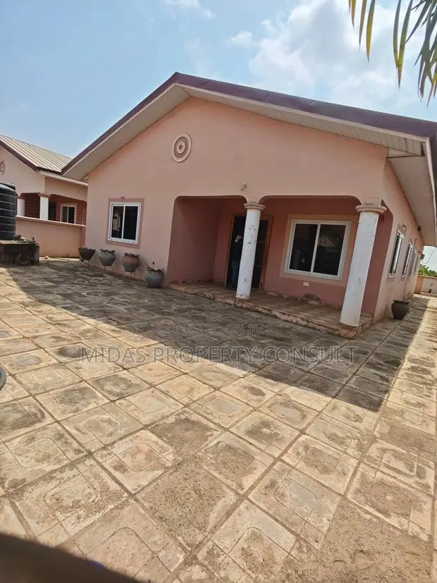 3bdrm House in Adom City Estate, Tema Metropolitan for sale · Photo 1