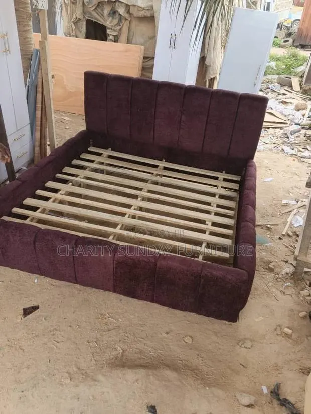 Queen Size Bedframe · Photo 1