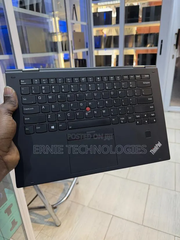 Laptop Lenovo ThinkPad X1 Yoga 16GB Intel Core i7 SSD 256GB · Photo 1