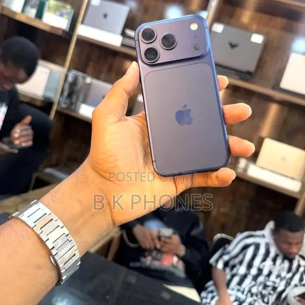 Apple iPhone 17 Pro Max 256 GB Blue · Photo 1