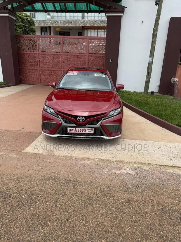 Toyota Camry Hybrid XSE 2023 Red · Photo 1