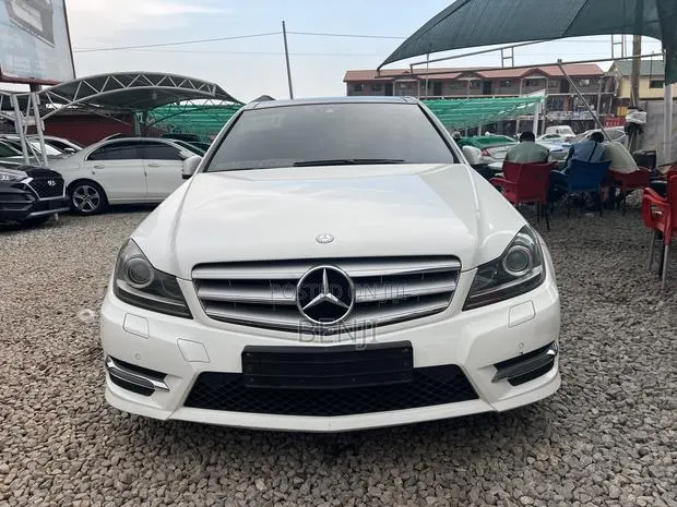 Mercedes-Benz C250 2014 White · Photo 1