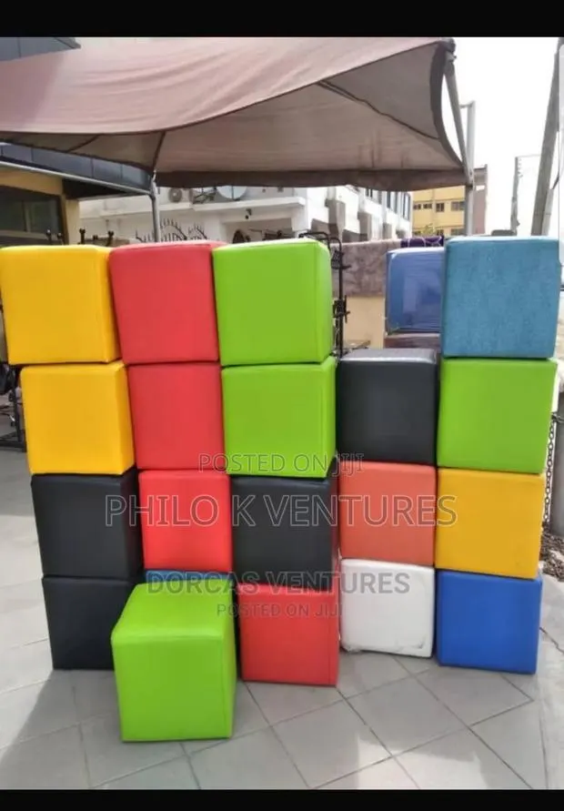 Pub Stool for Customers · Photo 1