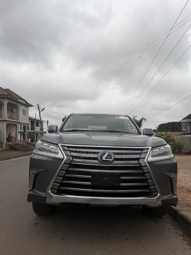 Lexus LX 570 (5 seats) AWD 2016 Gray · Photo 1