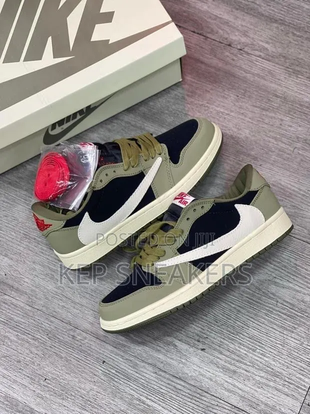 Nike Air Jordan 1 Low Travis Scott Reverse Mocha · Photo 5