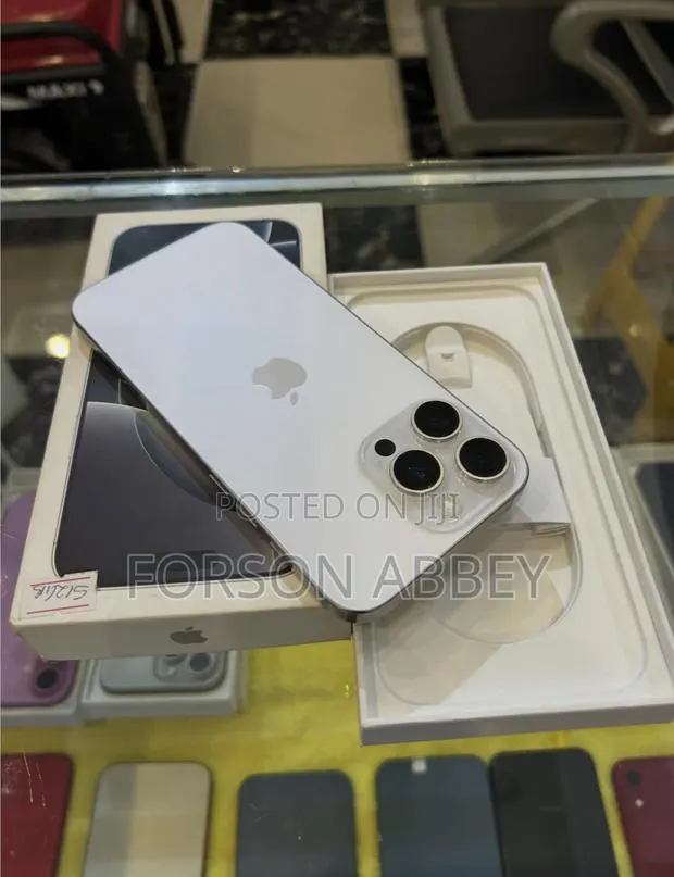 Apple iPhone 16 Pro Max 512 GB Silver · Photo 1