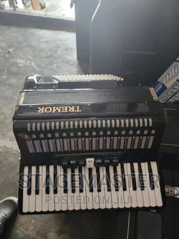 Accordion Black · Photo 1