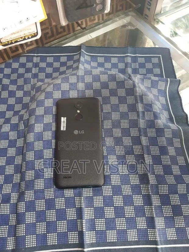 LG K4 8 GB Black · Photo 1