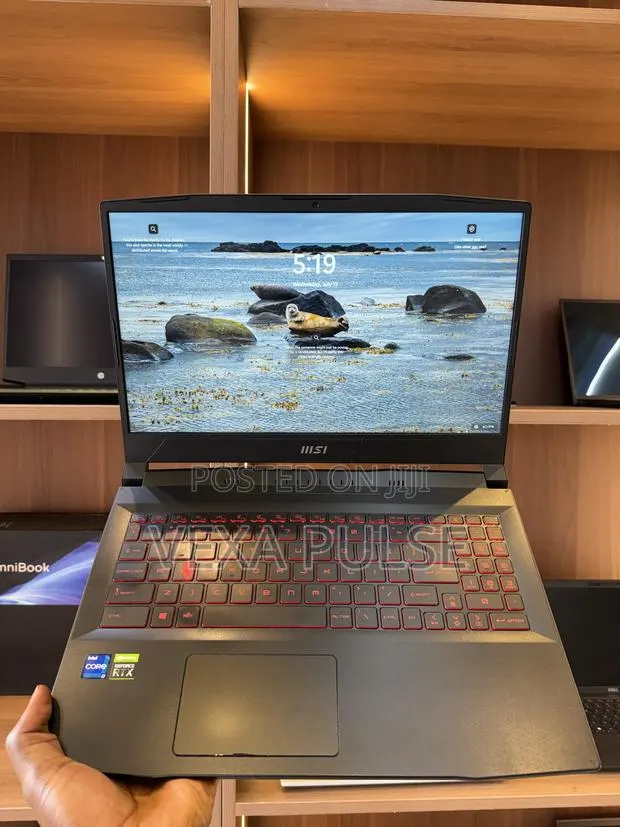 Laptop MSI Katana 15 16GB Intel Core i7 SSD 1T · Photo 1