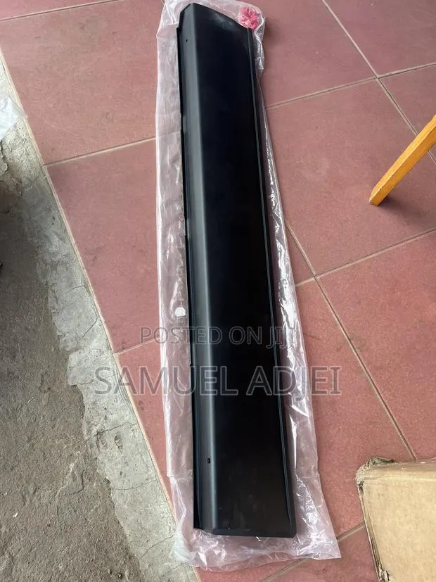 Mazda CX9 Door Moulding Front. · Photo 1