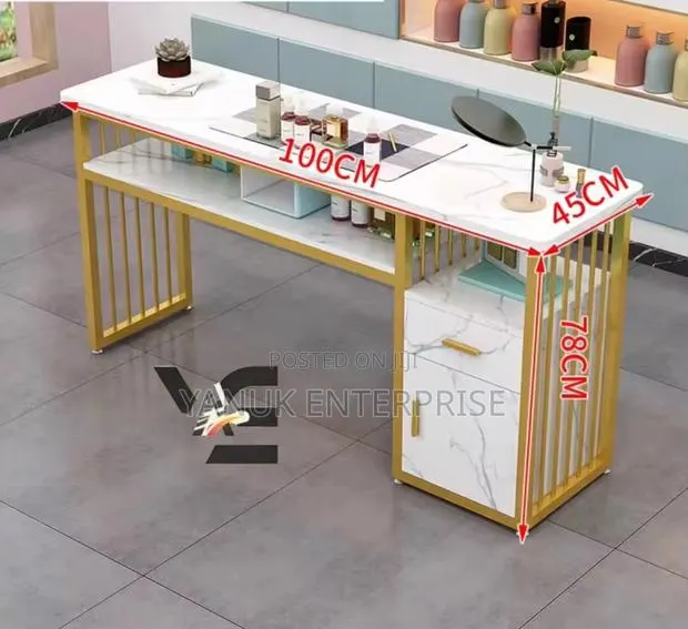 Salon Nails Table · Photo 1