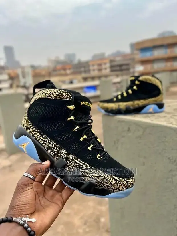 Air Jordan Retro 9 Black/Gold · Photo 1