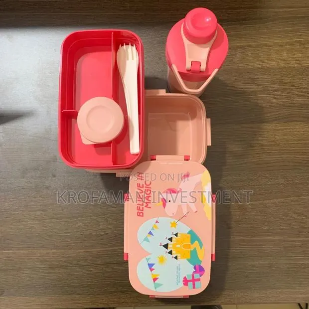 Multilayer Lunch Boxes With Water Bottle · Photo 1
