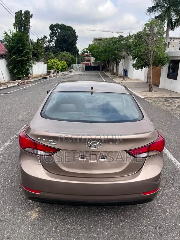 Hyundai Elantra Sport Sedan FWD (2.0L 4cyl 6A) 2016 · Photo 1