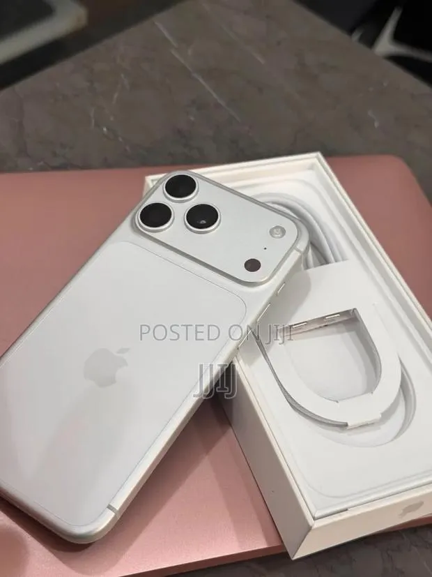 Apple iPhone 17 Pro Max 512 GB Silver · Photo 1