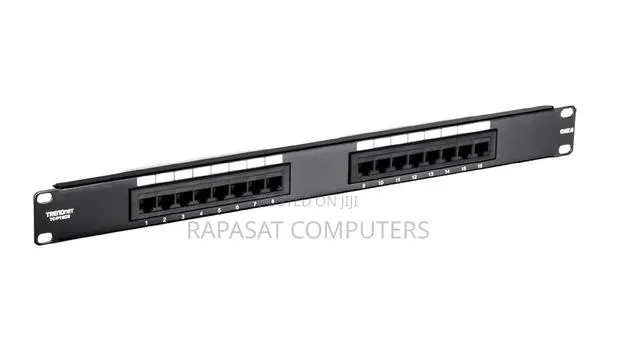 16-Port Patch Panel · Photo 1
