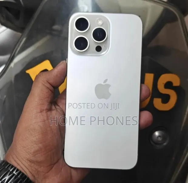 Apple iPhone 15 Pro Max 256 GB Silver · Photo 1