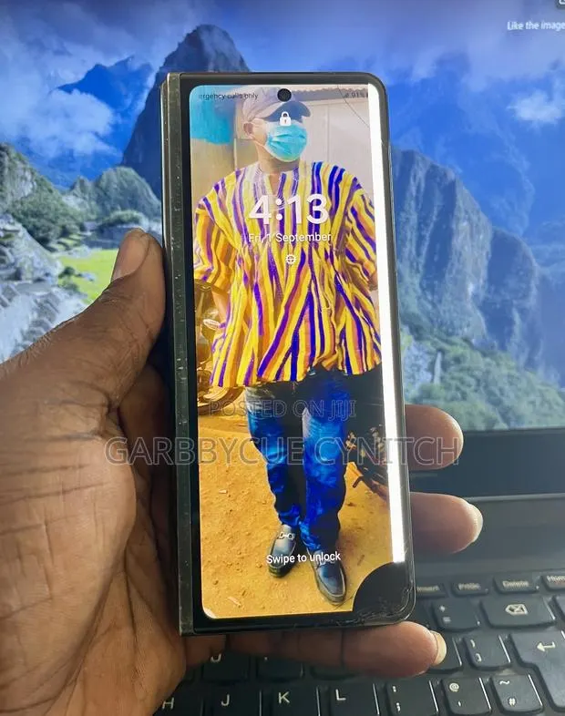 Samsung Galaxy Z Fold3 5G 256 GB Black · Photo 1