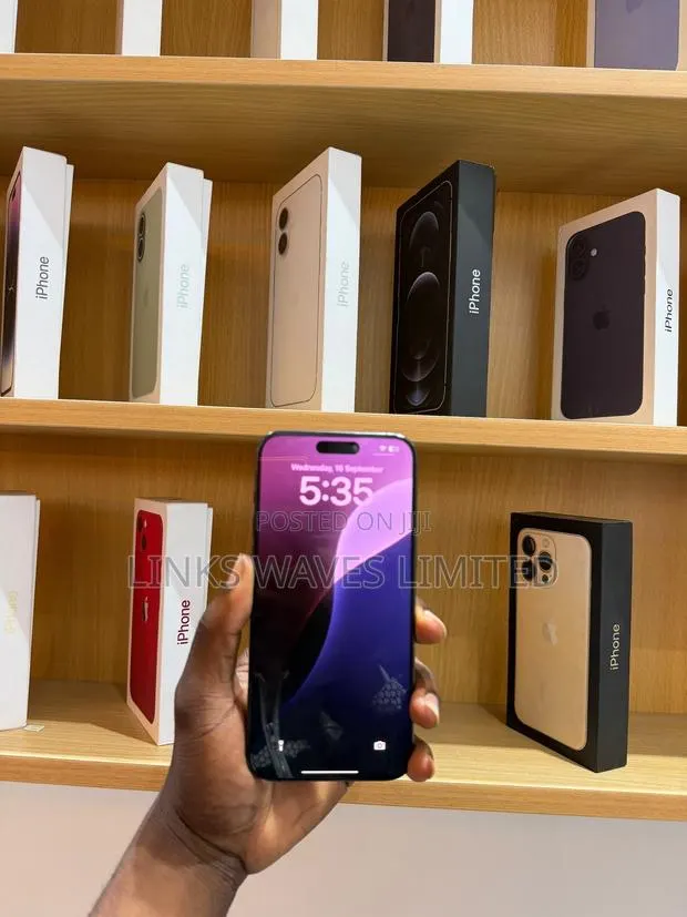 New Apple iPhone 15 Pro Max 256 GB Black · Photo 1