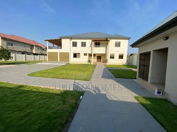 9bdrm Apartment in Kasoa for sale · Photo 1