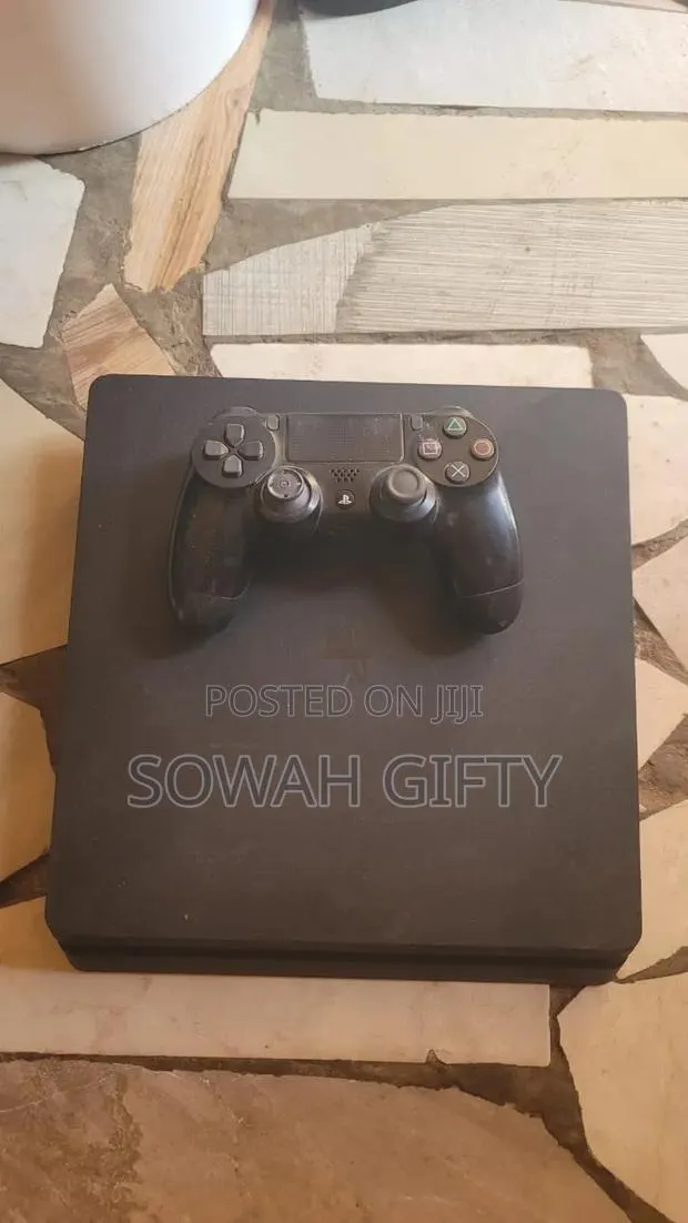 2tb PS4 Slim With One Controller · Photo 1