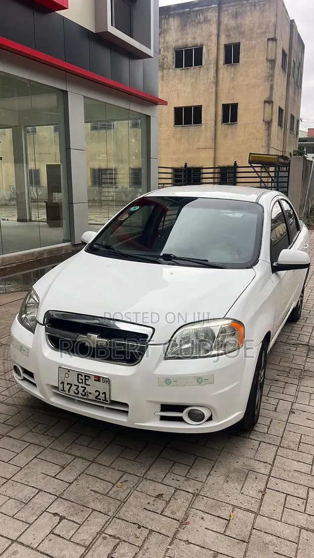 Chevrolet Aveo 2011 White · Photo 1