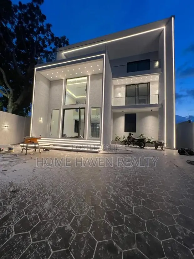 6bdrm House in Mempeasem, East Legon for sale · Photo 1