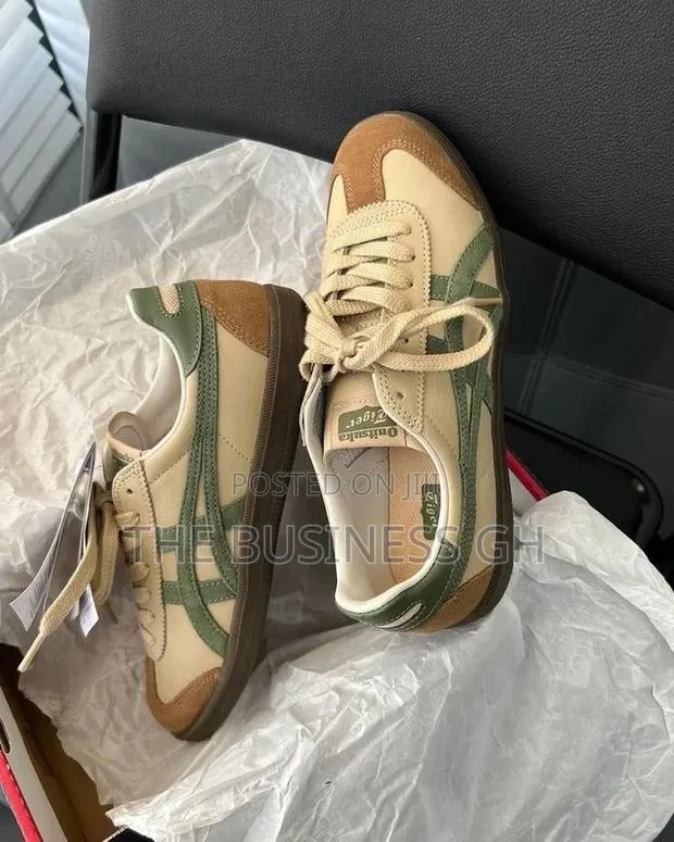 Onitsuka Tiger Tokuten Beige/Green Sneakers · Photo 1