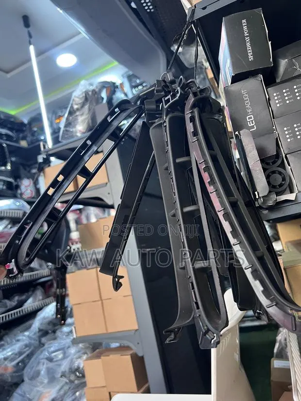 2019,2020,2021,2022 Front Bumper Moulding for Hyundai Santafe · Photo 1