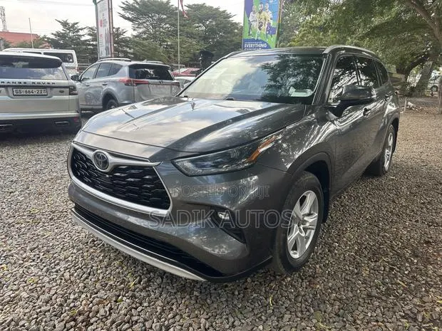 Toyota Highlander XLE 2021 Gray · Photo 1
