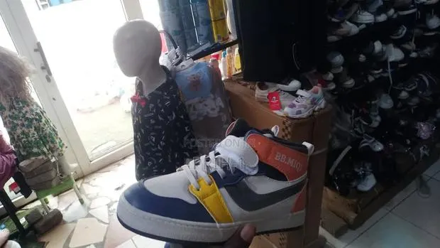 Boys Neakers · Photo 2