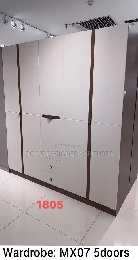 Solid and Nice Looking 5 Door Wardrobe · Photo 1