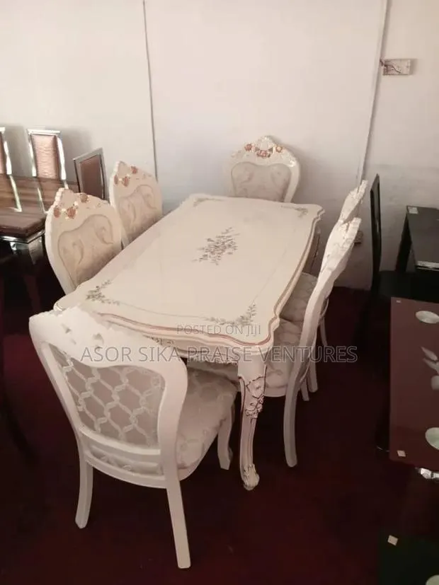 Dinning Table and Chair Royal · Photo 2