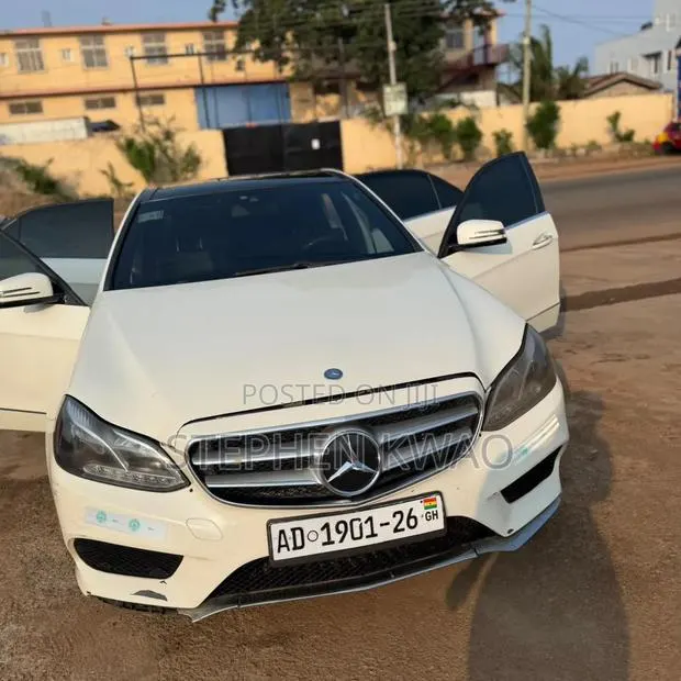 Mercedes-Benz E350 Base 4Matic Sedan AWD (3.5L 6cyl 7A) 2015 Off white · Photo 1