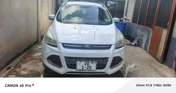 Ford Escape SE 4dr SUV (1.6L 4cyl Turbo 6A) 2015 White · Photo 1