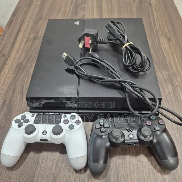 PS4 With FC27 6 Games of Your Choice and 2 Pads · Photo 1