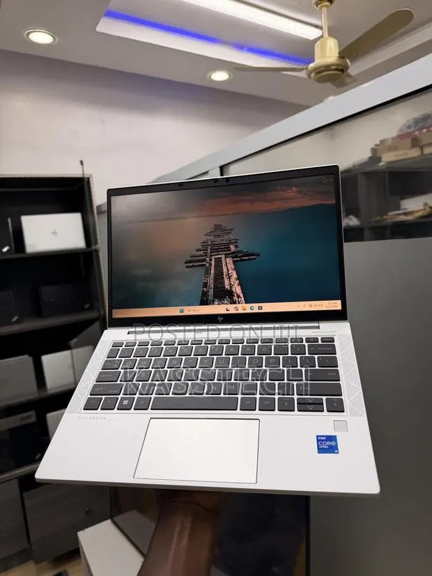 Laptop HP EliteBook 830 G8 8GB Intel Core i5 SSD 256GB · Photo 1