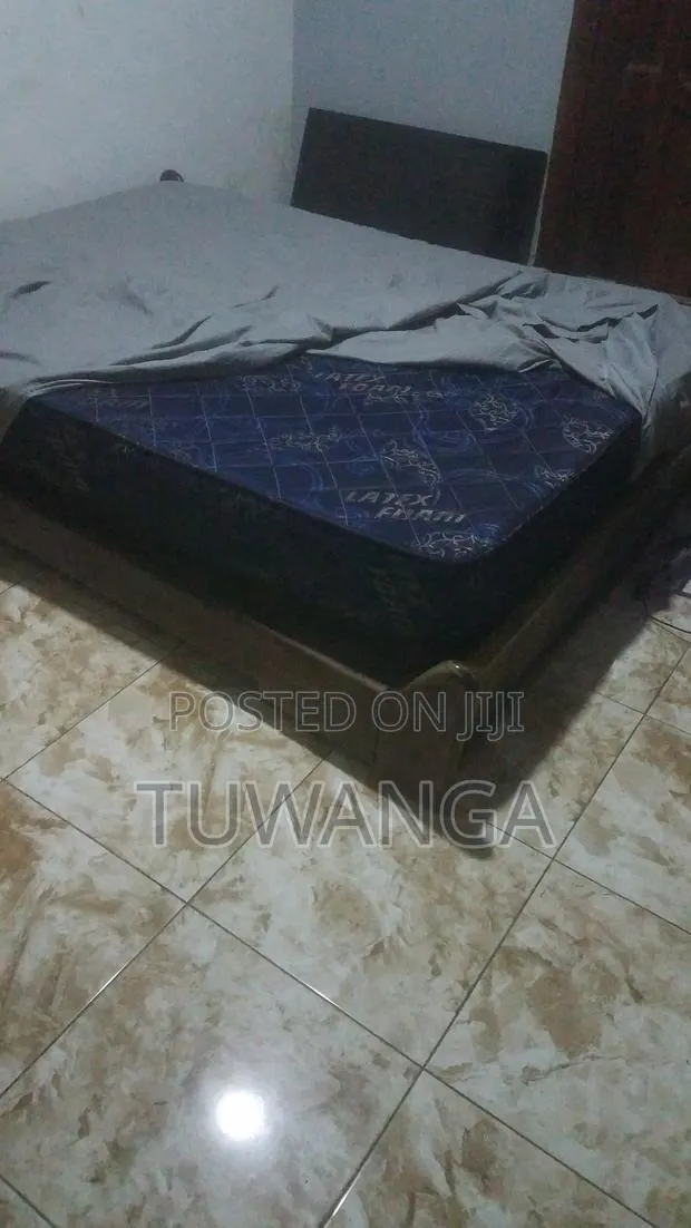 Queen Size Mattress · Photo 1