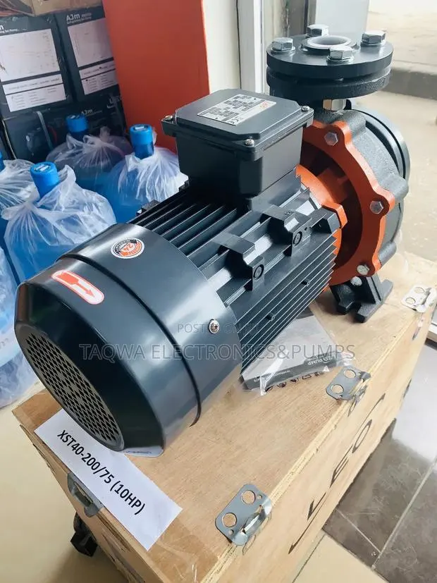 Holding High Pressure Leo 20hp Centrifugal Pump · Photo 1