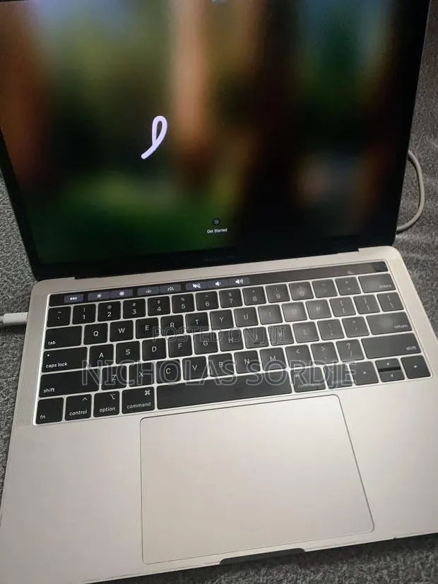 Laptop Apple MacBook Pro 2018 8GB Intel Core i5 SSD 512GB · Photo 1
