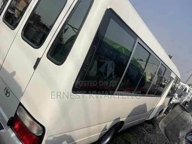 Toyota Coaster 2012 White · Photo 3