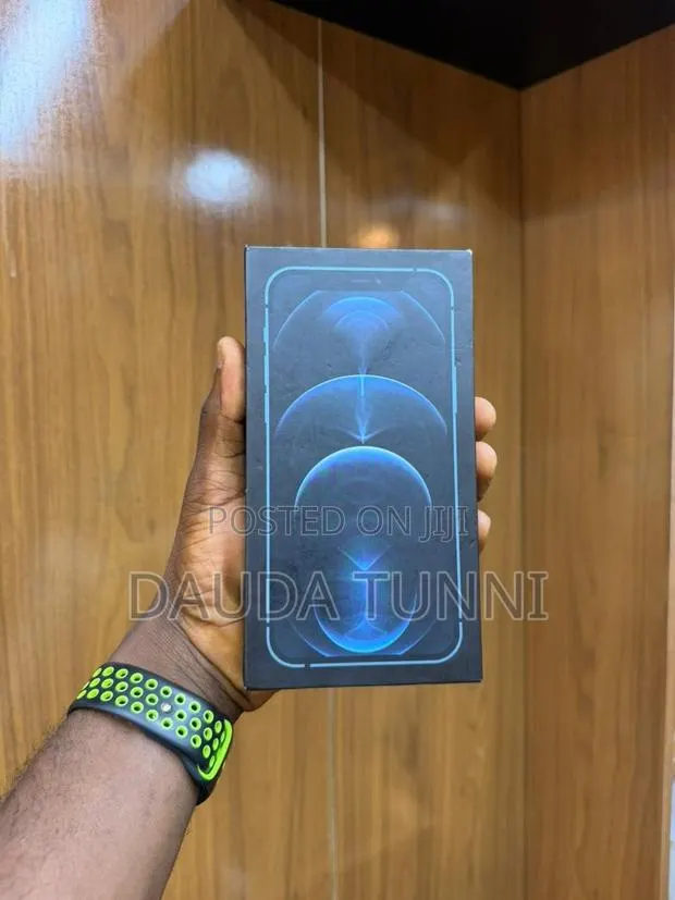 New Apple iPhone 12 Pro Max 128 GB · Photo 1