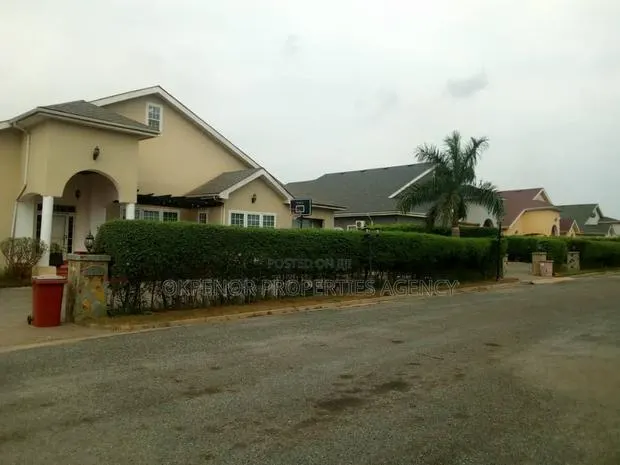 4bdrm House in Community25, Tema Metropolitan for sale · Photo 1
