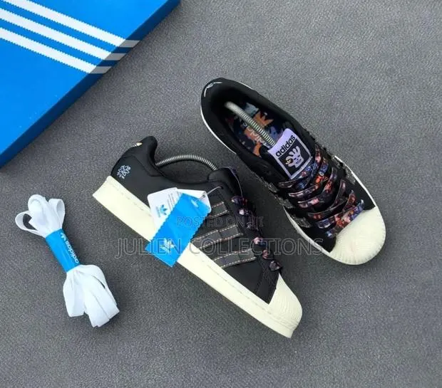 Adidas Superstar Core Black Cream · Photo 1