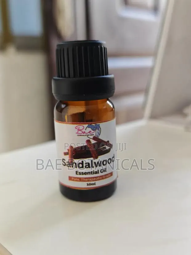 Sandalwood Essential Oil · Photo 1