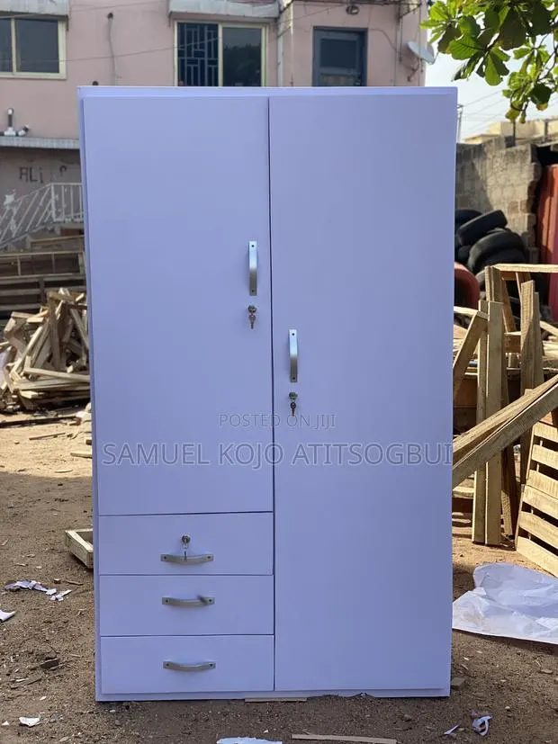 White Wardrobe · Photo 1