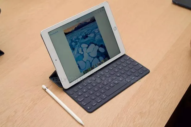 Apple iPad Pro 9.7 (2016) 128 GB Black · Photo 1
