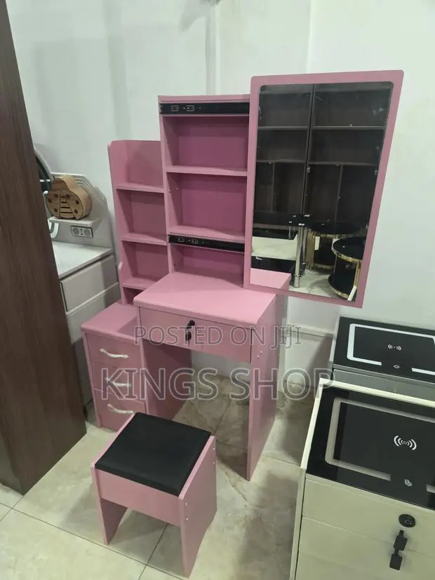Sliding Dressing Mirror · Photo 1